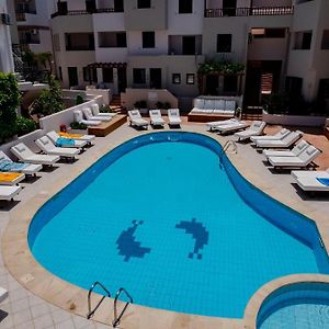 Elmi Beach Hotel&Suites